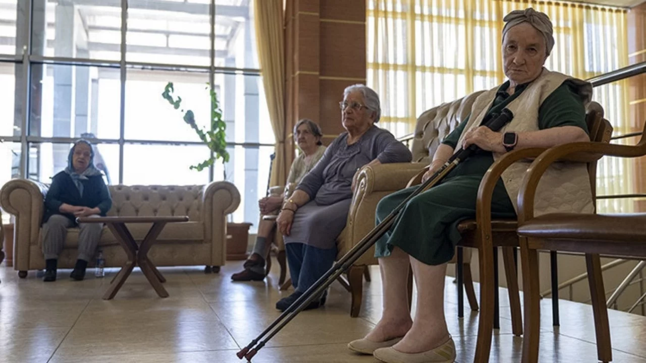 Huzurevleri ve Yaşlı bakım hizmetleri için yeni yönetmelik Resmi Gazete'de