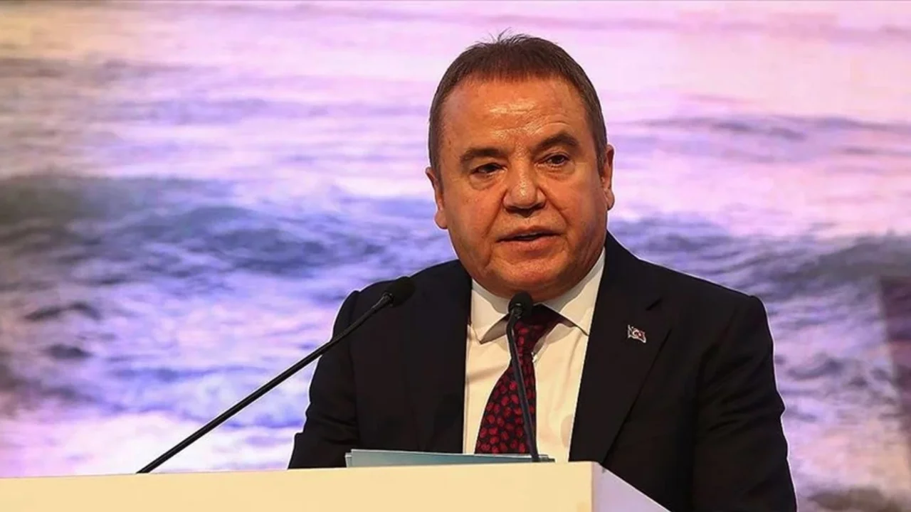 Muhittin Böcek ile oğlu ve gelinin mal varlıklarına el konuldu