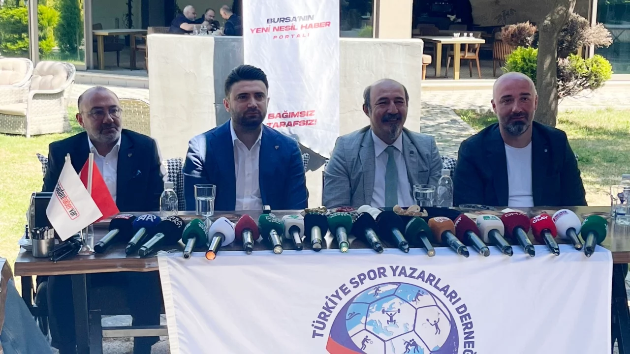 Bursaspor Başkanı Enes Çelik: "Transferde önceliğimiz bonservissiz oyuncular"