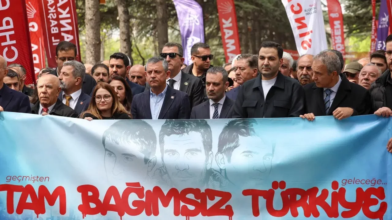 Özel'den kurultay davası sonrası ilk açıklama: 'CHP'nin kurultayı lekelenebilecek bir kurultay değil'