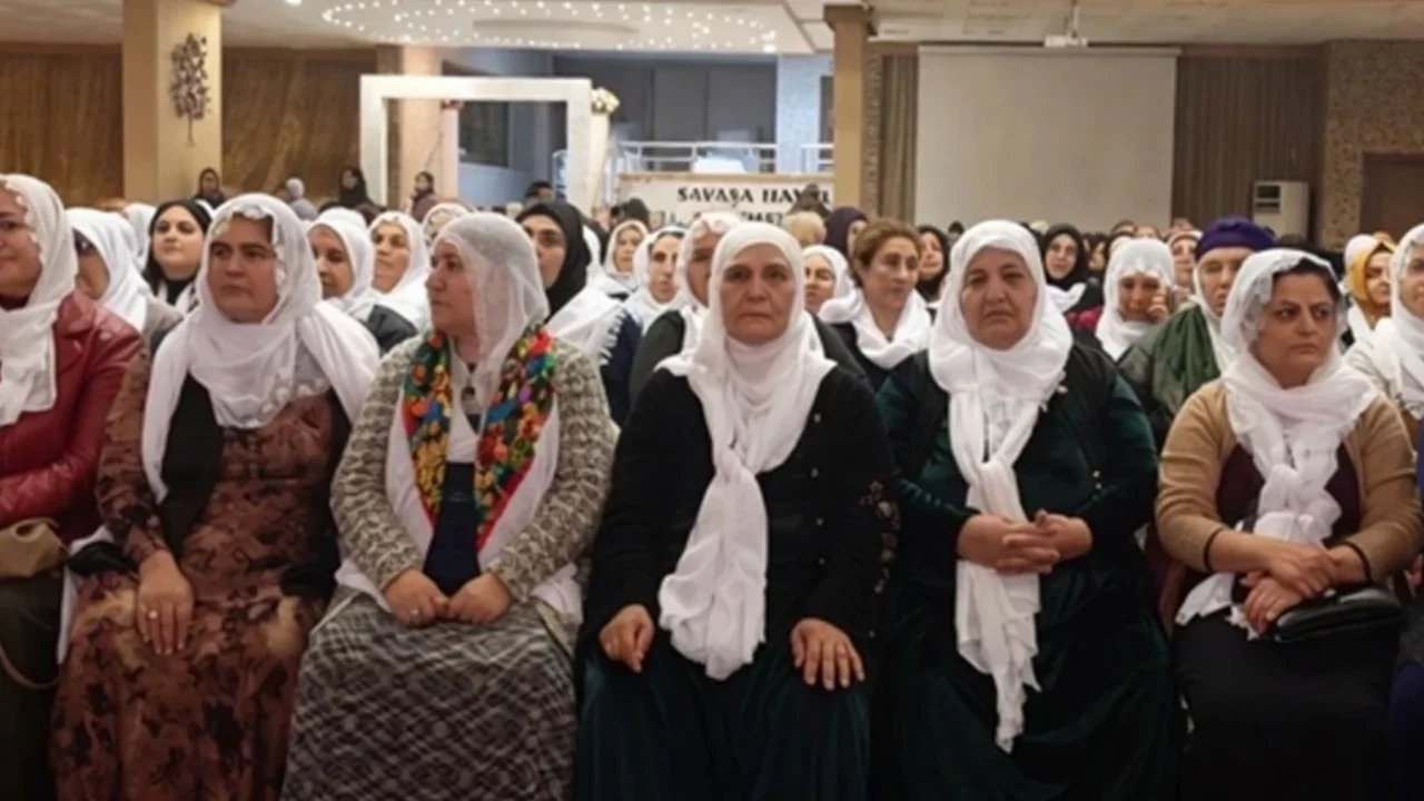 Barış anneleri MHP'yi ziyaret etti