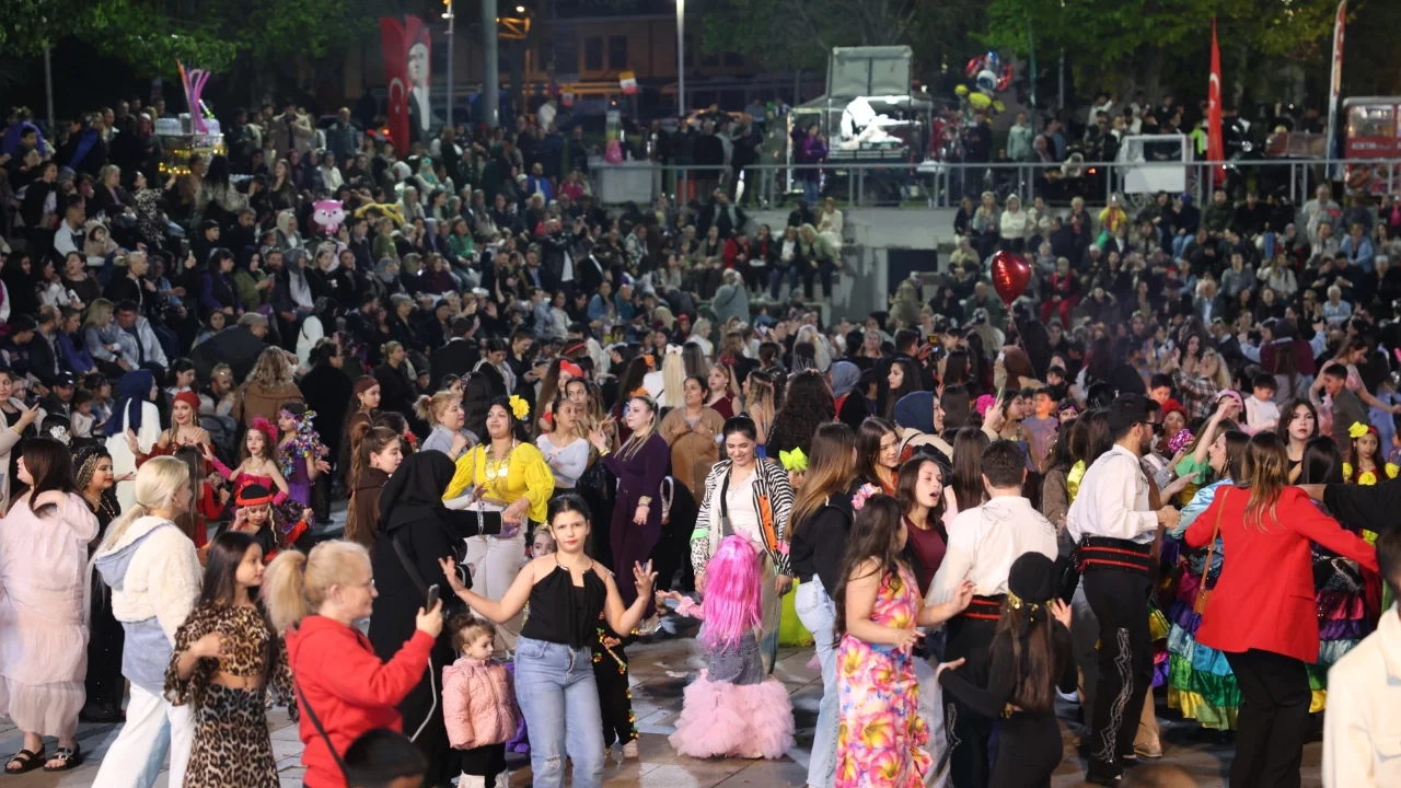 Osmangazi'de baharın müjdesi 'Hıdırellez' kutlandı