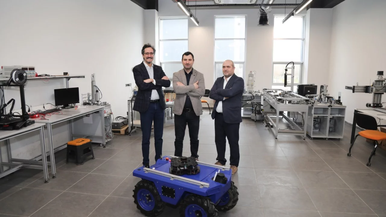 Robotlar artık görevleri kendileri paylaşacak: Bursa Teknik Üniversitesi'nden yapay zekâ destekli yenilik