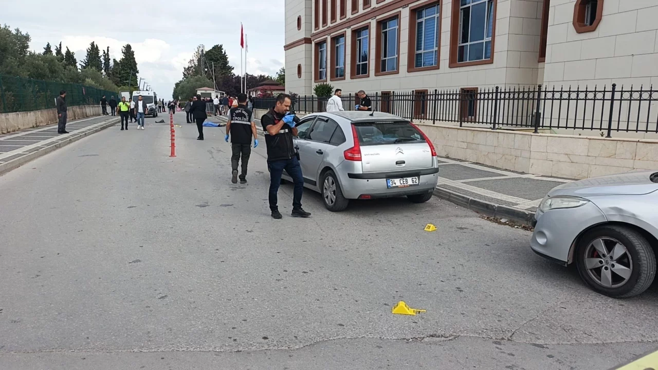Bursa'daki cinayet davası tanığına Yalova Adliyesi'nde saldırı anı görüntüleri ortaya çıktı