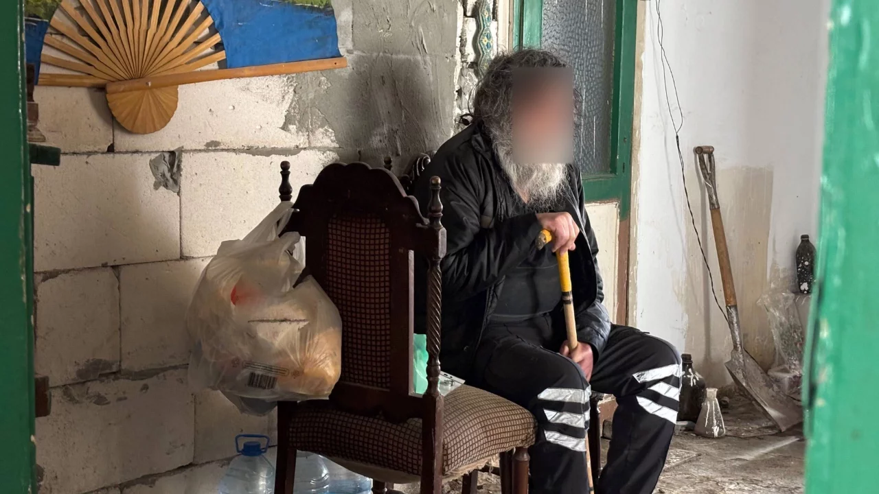 Kocaeli'de çöp evde bitkin halde bulunan adamın yeni hali şaşırttı
