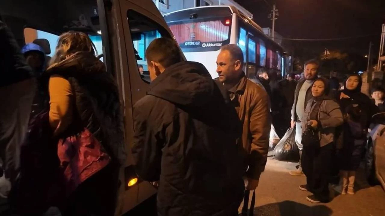 İzmir açıklarında 43 düzensiz göçmen kurtarıldı