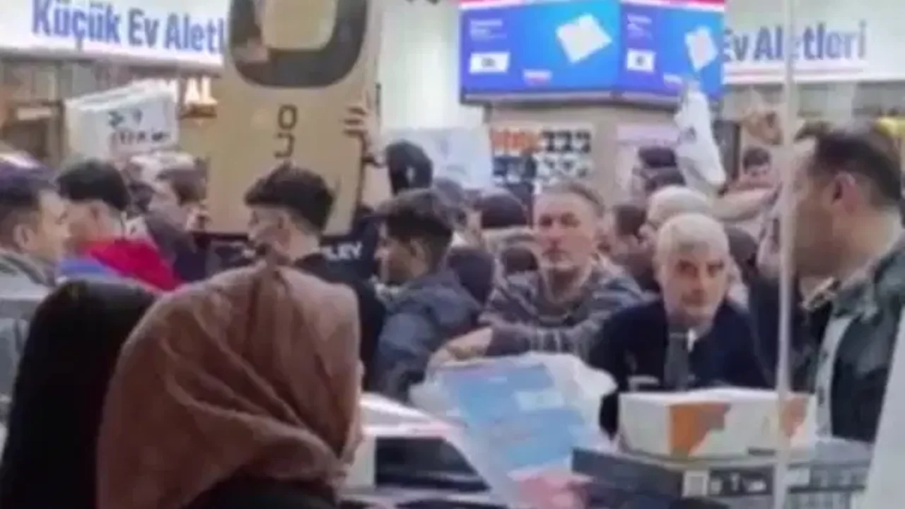 Mağaza indirime gidince izdiham çıktı