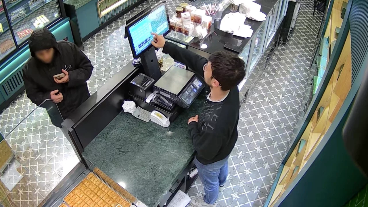 Pastanede hesabı ödemeden giderken iş yeri sahibini tehdit etti