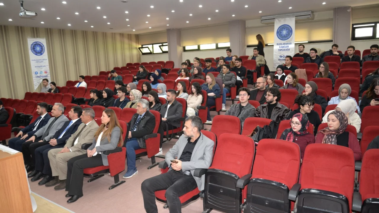 BUÜ'de "Ortak Dış Politika Vizyonu" konuşuldu