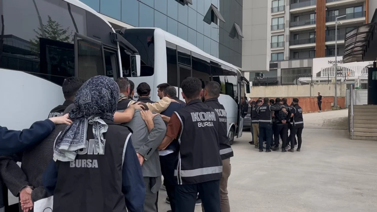 Bursa'da çiftçileri ağına düşüren tefeci çetesi adliyeye sevk edildi