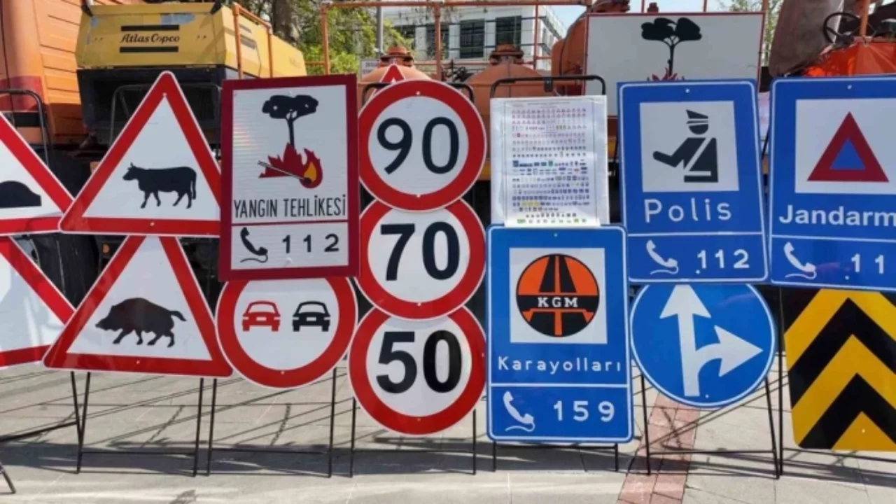 Karacabey'de "Eğitim Çocuğu Sevmekle Başlar" Projesi ile trafik haftası coşkusu