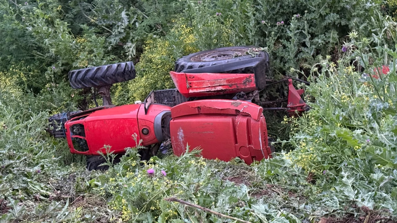Bursa'da devrilen traktörün sürücüsü hayatını kaybetti
