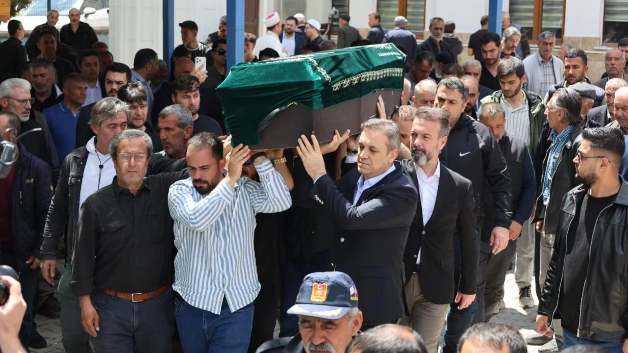 Cinayete kurban giden Kübra Yapıcı memleketinde toprağa verildi