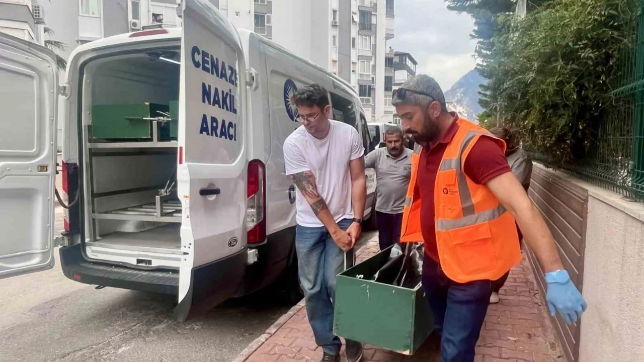 Antalya'da yabancı uyruklu kadın evinde ölü bulundu