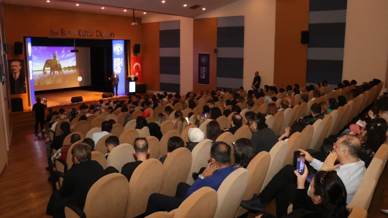 Bursa'da gençler konuştu, yetişkinler dinledi