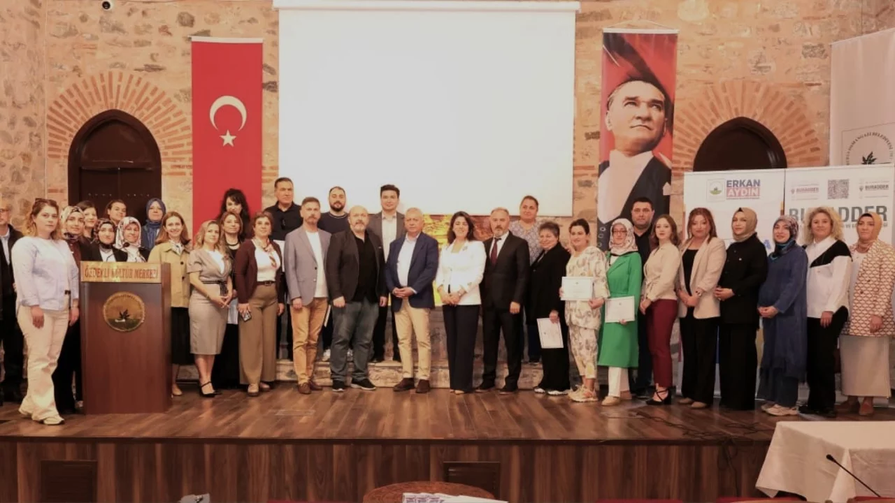 Osmangazi'de "Ana Baba Okulu" programını tamamlayanlar sertifikalarını aldı