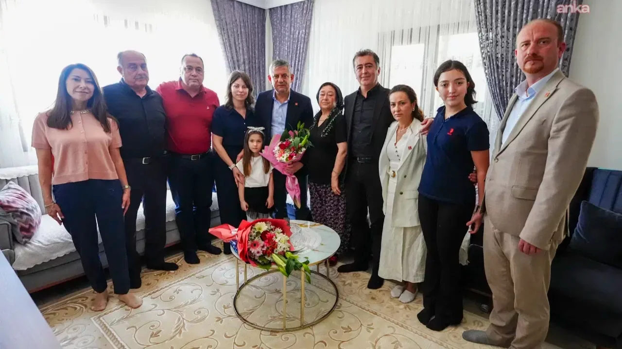 CHP lideri Özel'den 'Anneler Günü' ziyaretleri