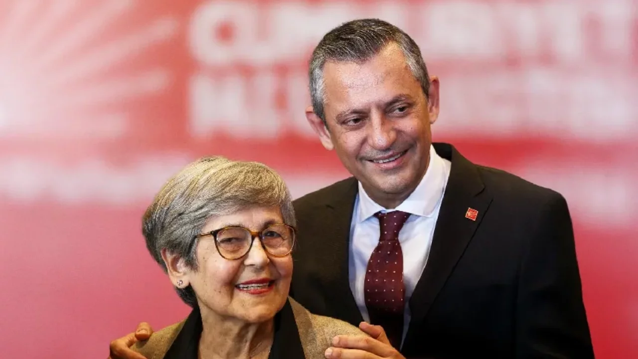 CHP lideri Özgür Özel'den 'Anneler Günü' mesajı: 'Anneler sadece evlat büyütmez...'
