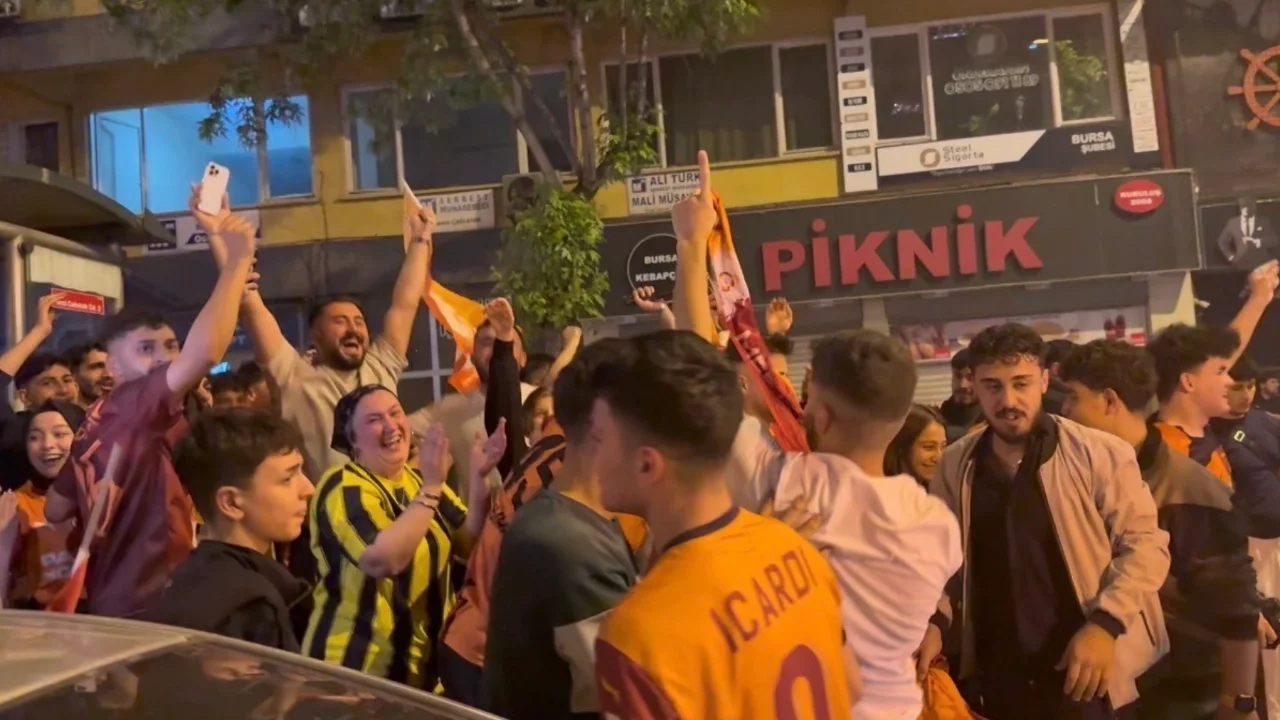 Bursa'daki şampiyonluk kutlamalarında renkli anlar yaşandı