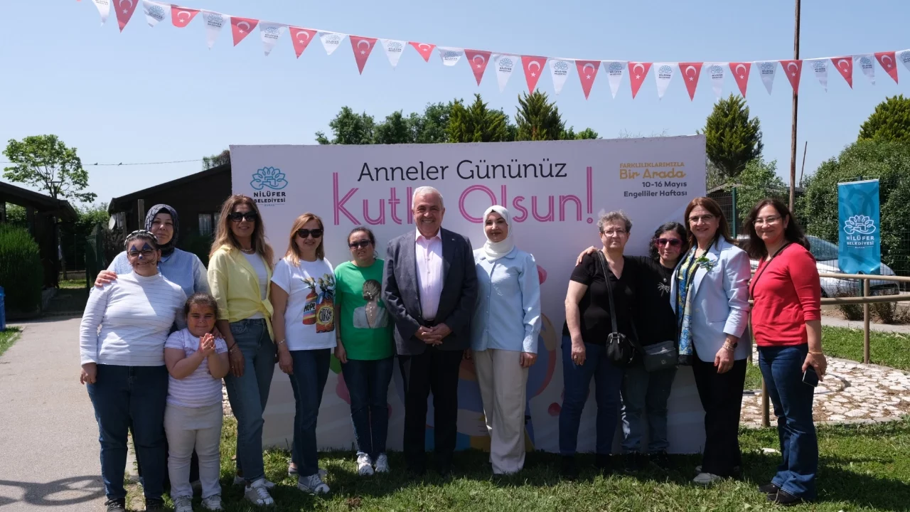 Nilüfer Belediye Başkanı Şadi Özdemir, Anneler Günü'nü Bizim Ev katılımcılarıyla kutladı