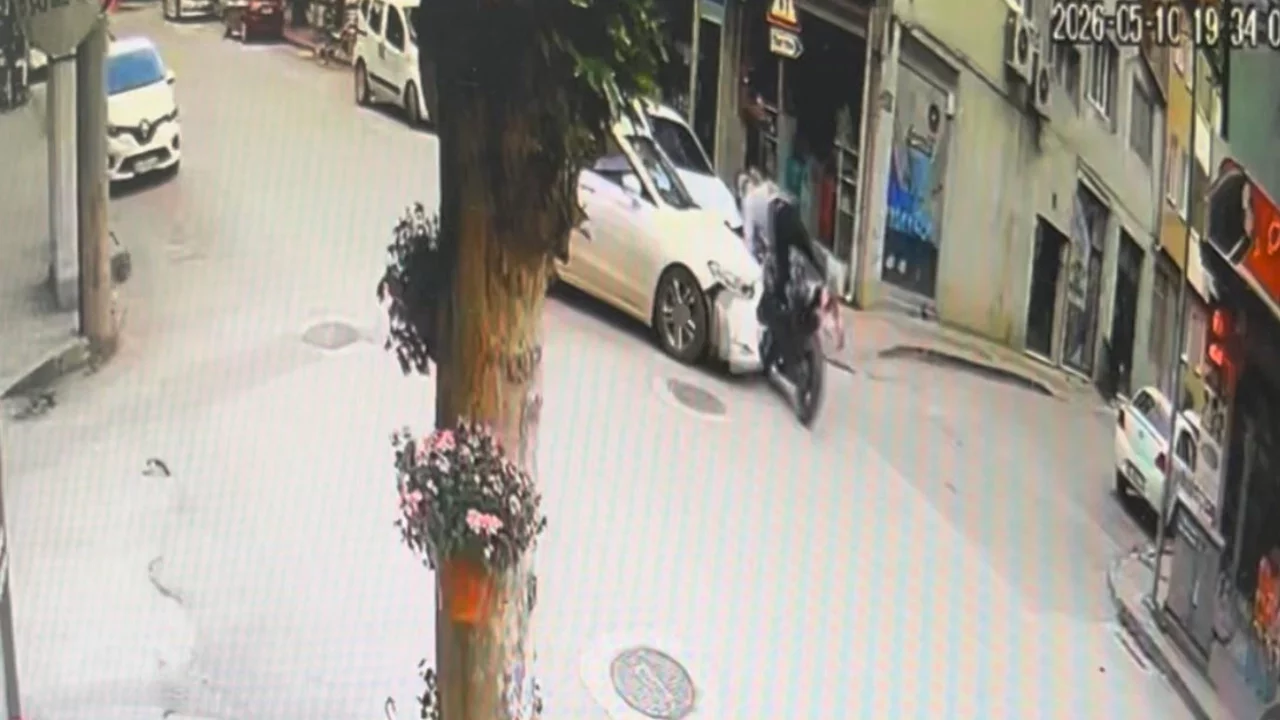 Bursa'da otomobil ile motosiklet kafa kafaya çarpıştı: 1 yaralı