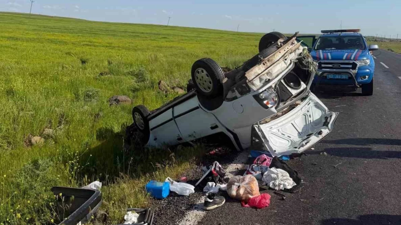 Şanlıurfa'da otomobil takla attı: 5 kişi yaralandı