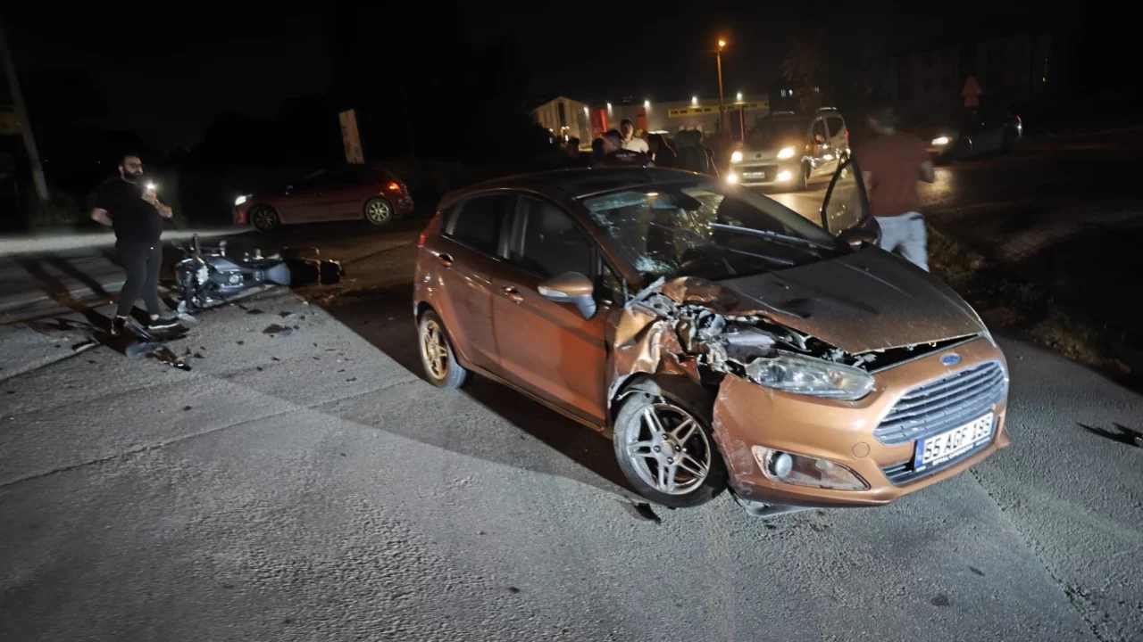 Bursa'da otomobil ile çarpışan motosiklet sürücüsü ağır yaralandı