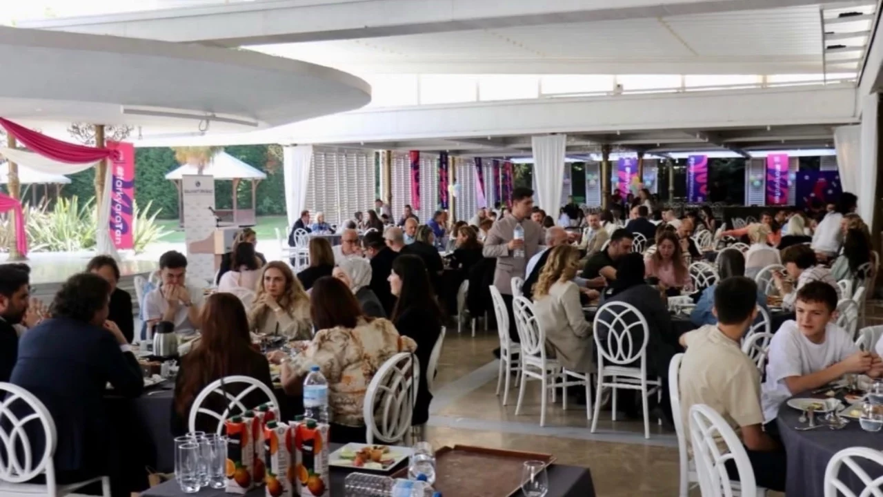 BALKANTÜRKSİAD anneler gününü kutladı