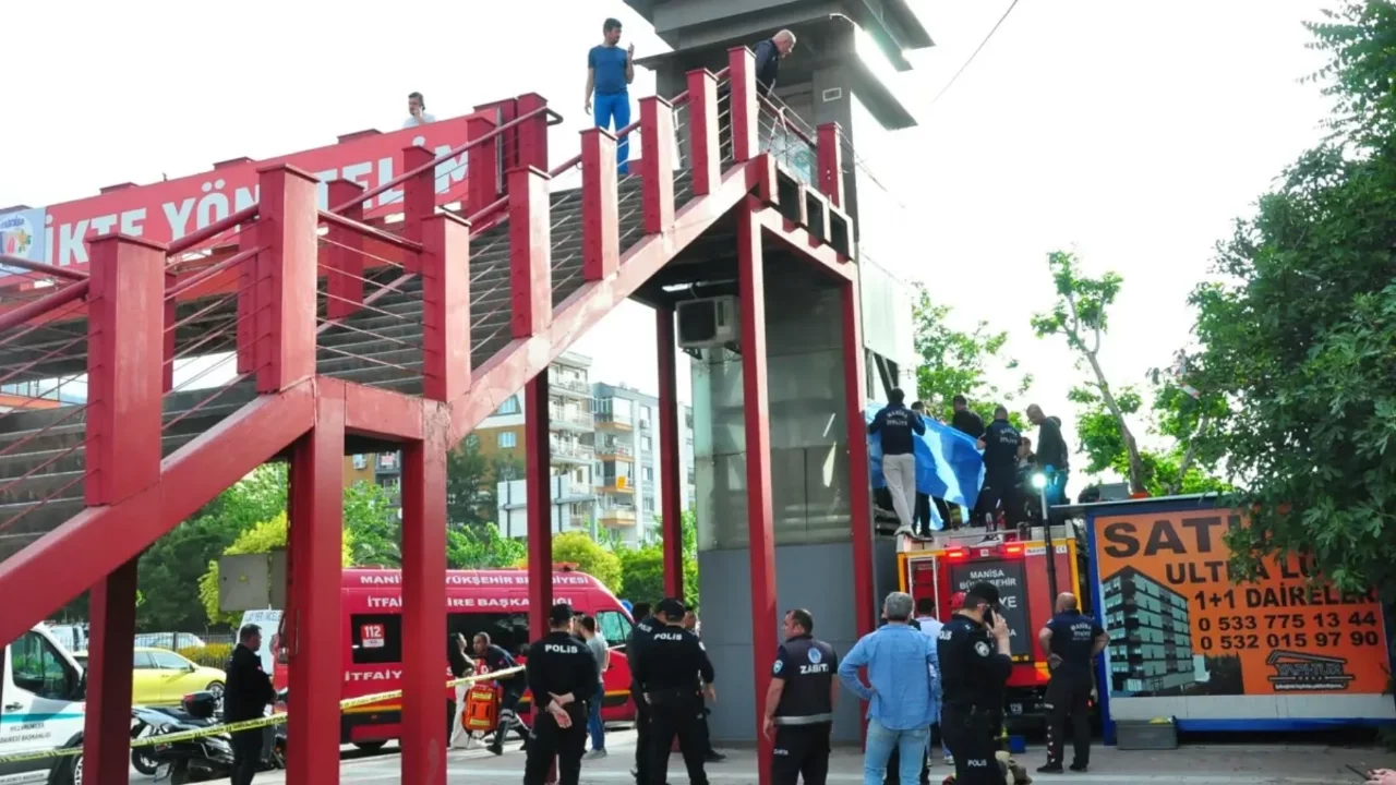 Üstgeçit asansöründe feci ölüm!