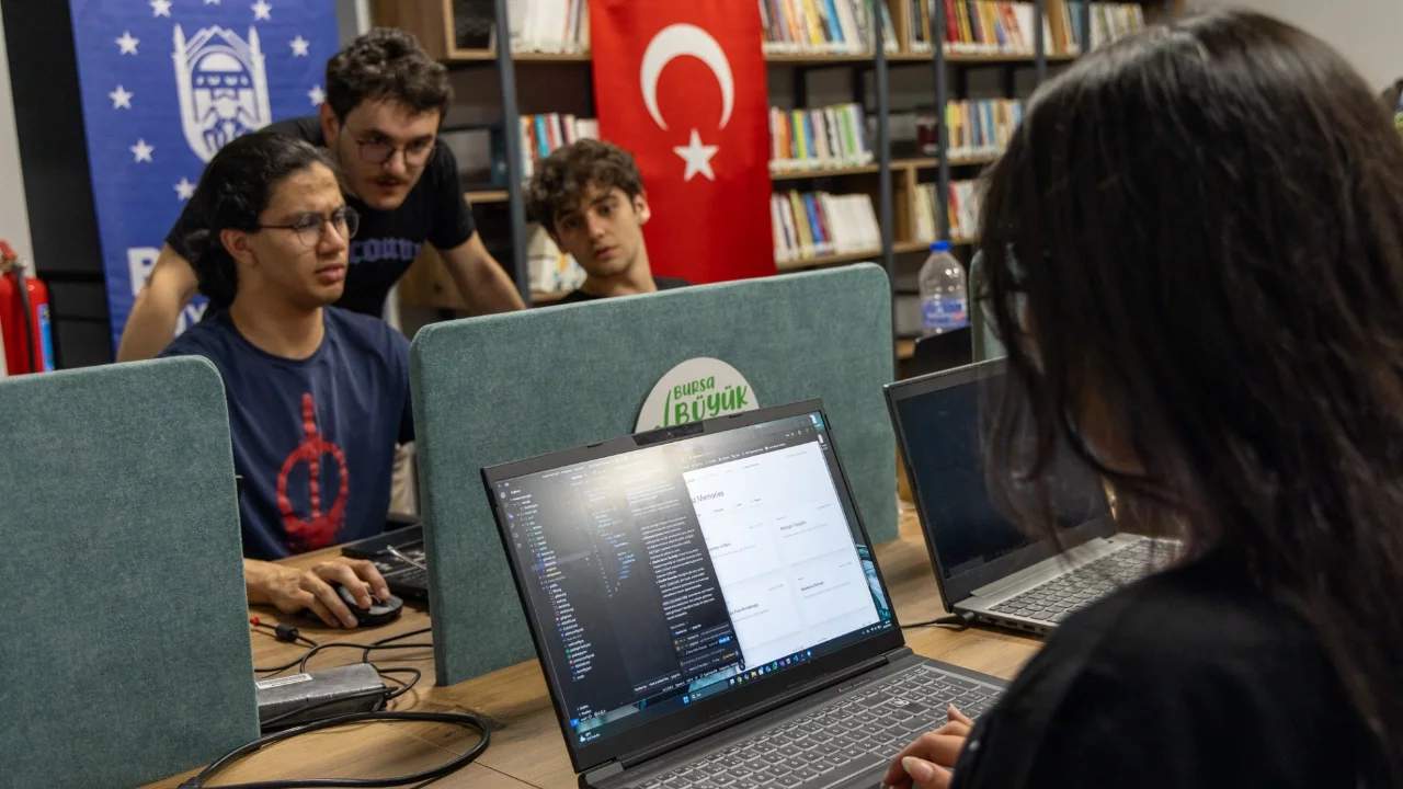 Bursa'da genç yazılımcılar teknoloji maratonunda buluştu