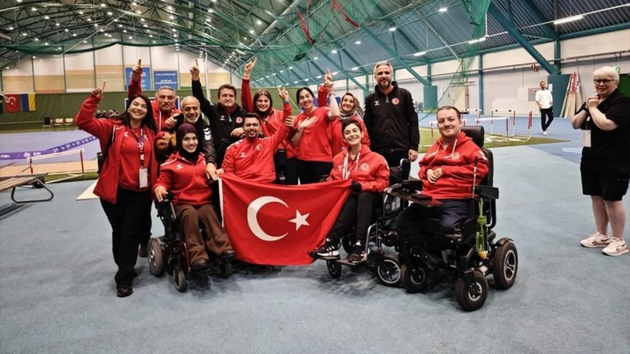 Para milli sporcu Öner Bozbıyık'tan altın madalya