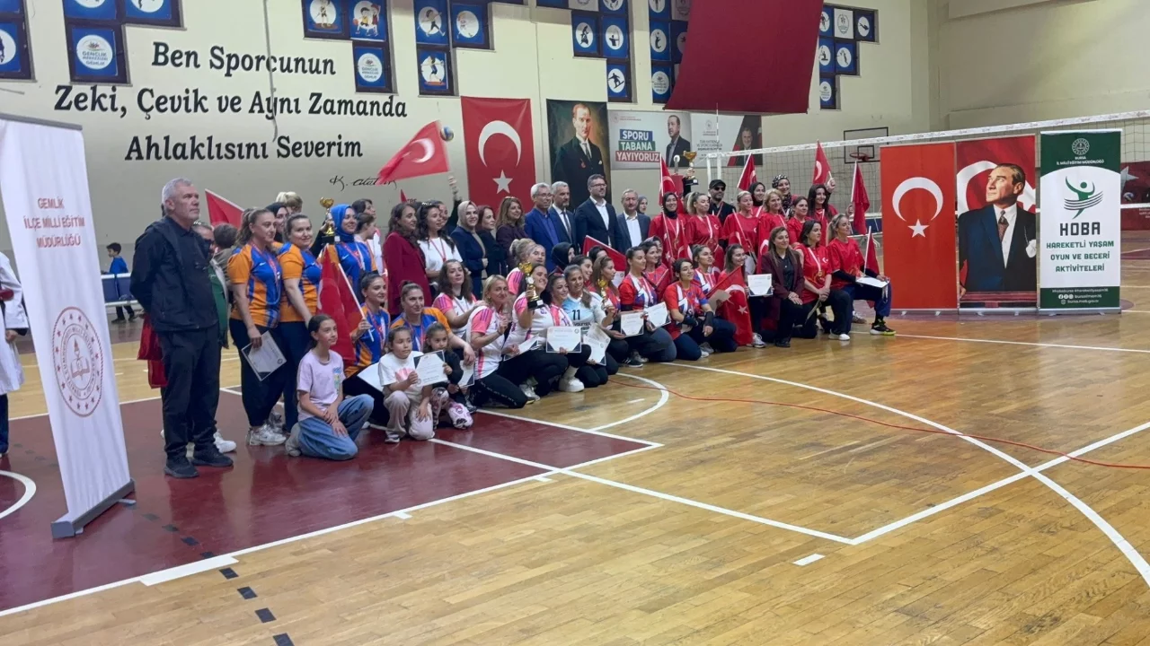 Bursa'da "Filenin Velileri Voleybol Turnuvası" büyük heyecana sahne oldu