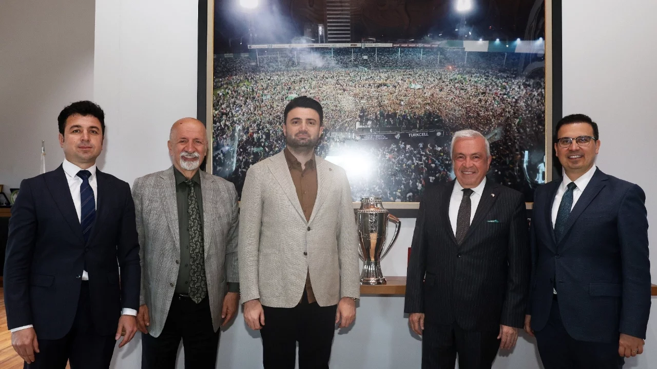 Nilüfer Belediye Başkanı Şadi Özdemir'den Bursaspor'a tebrik ziyareti