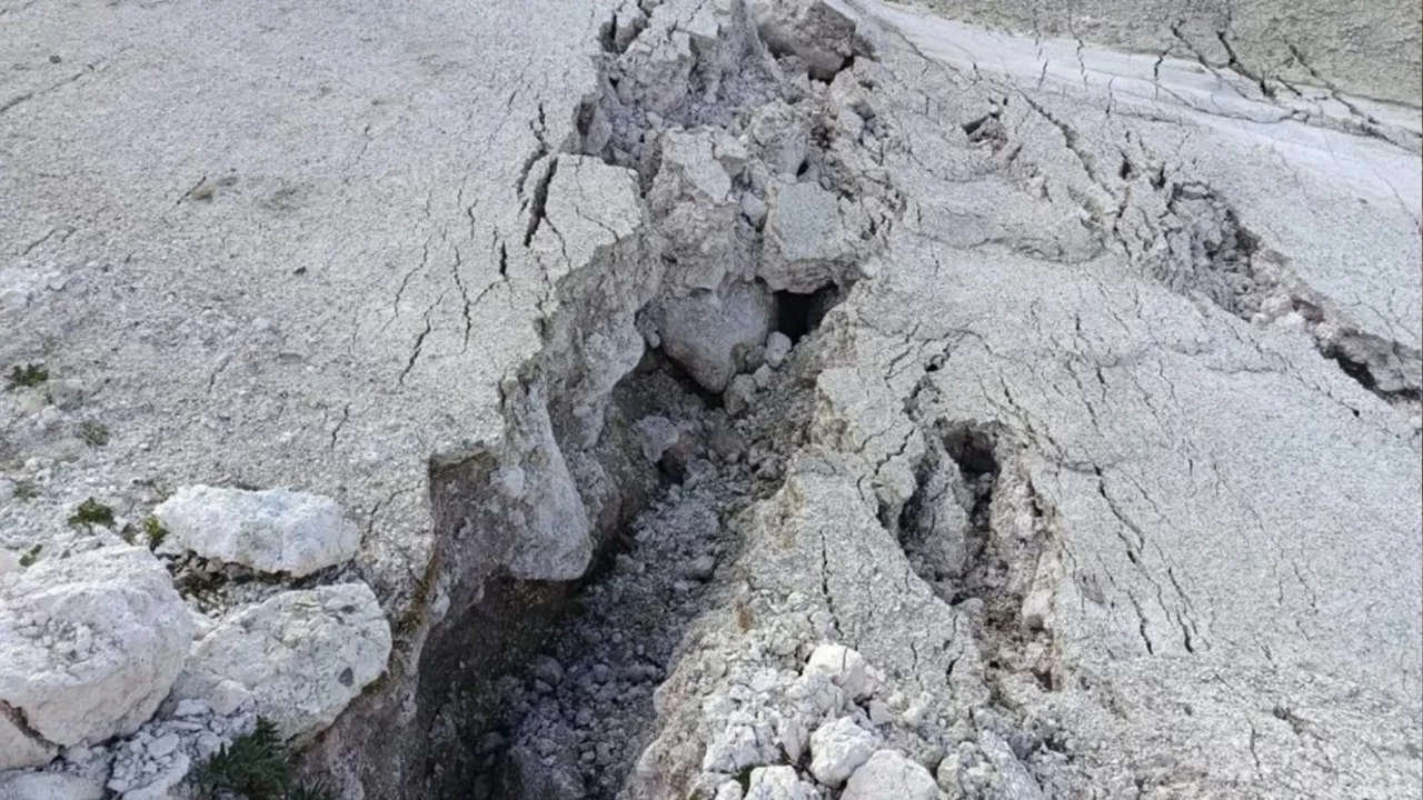 Maden sahasında toprak kayması: Vatandaşlar tedirgin!