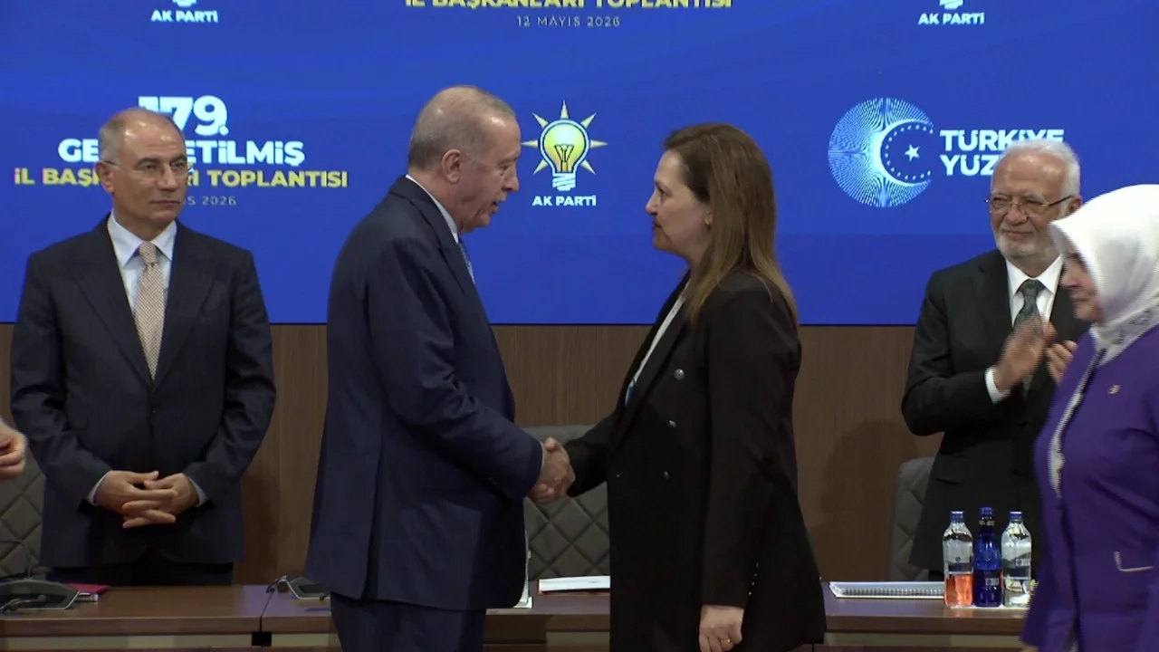 Burcu Köksal resmen AK Parti'ye geçti