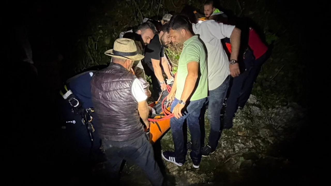 Sakarya'da uçuruma yuvarlanan kişi hayatını kaybetti