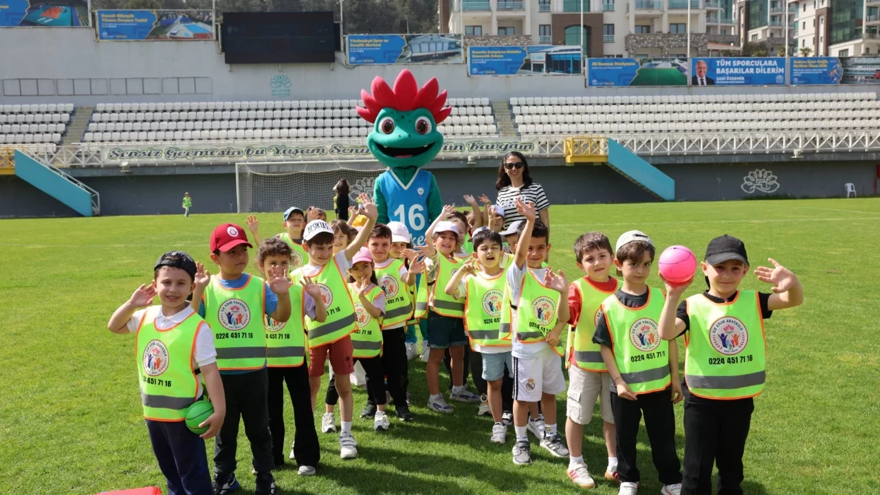 Nilüfer Spor Şenlikleri'nde sıra minik öğrencilerin