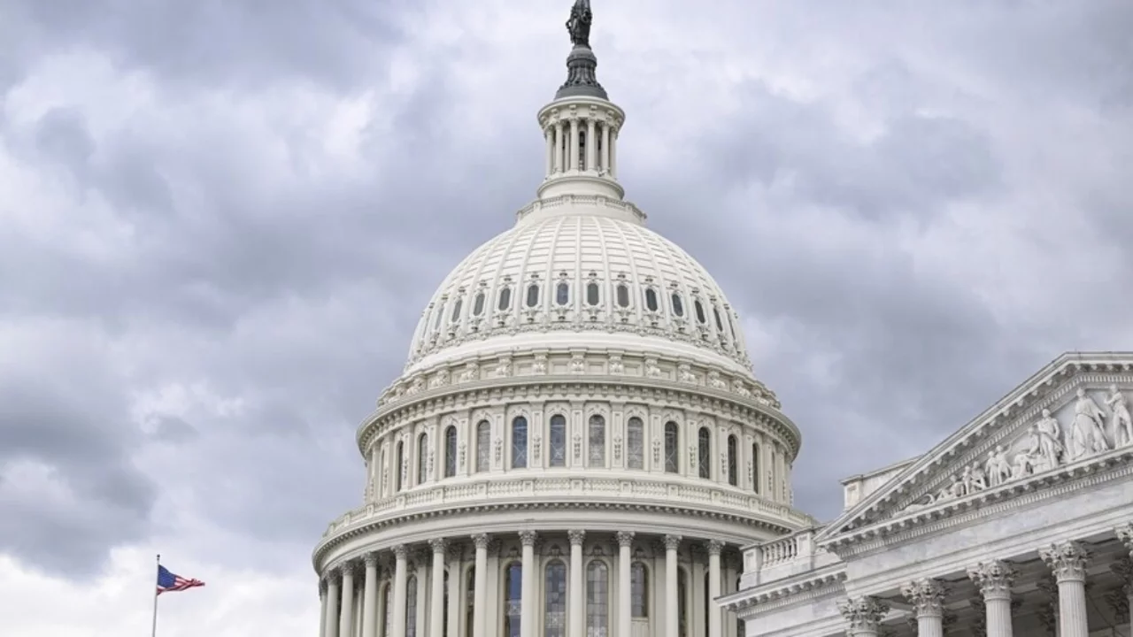 ABD Senatosu Trump'ın Fed başkanlığına aday gösterdiği Warsh'u onayladı