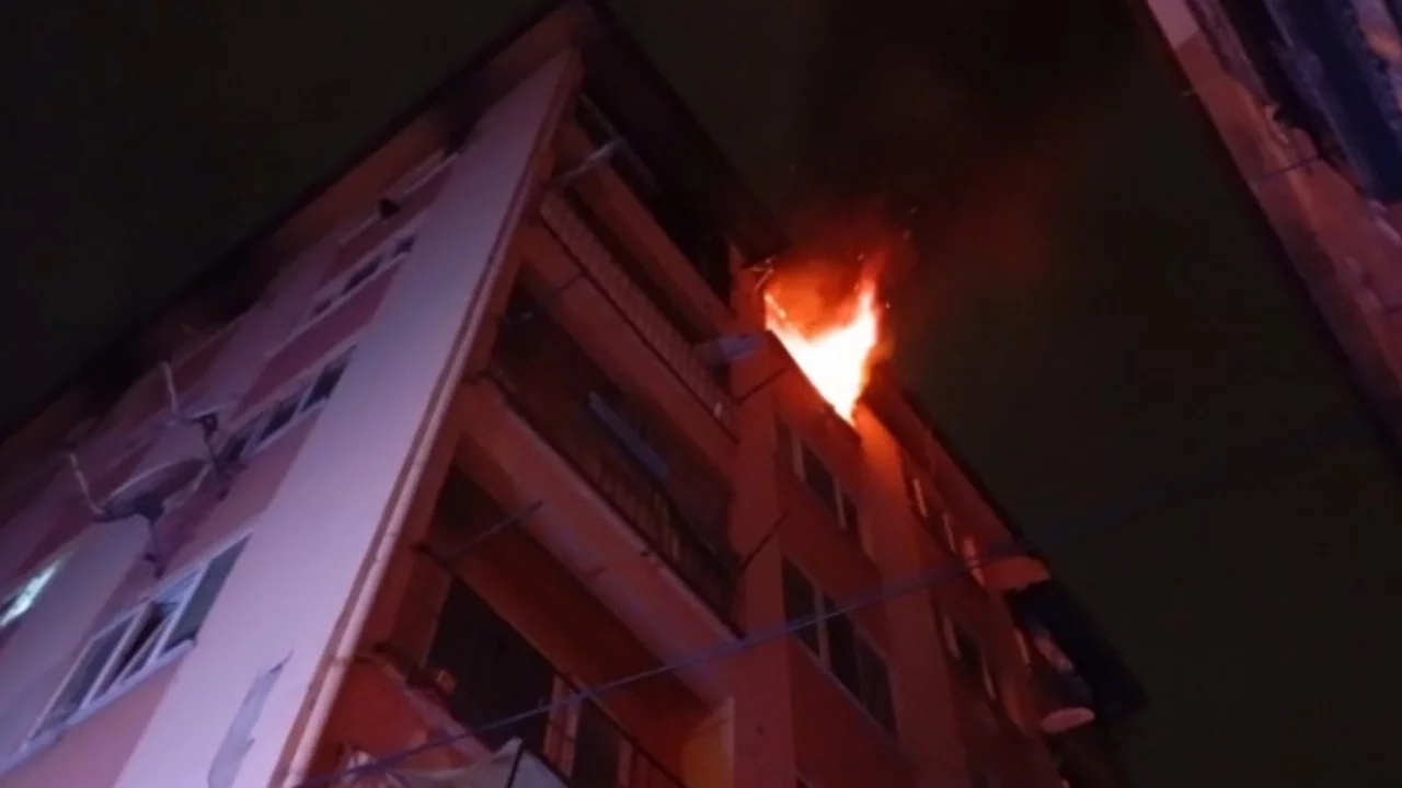 Bursa'da 6 katlı binada korkutan yangın