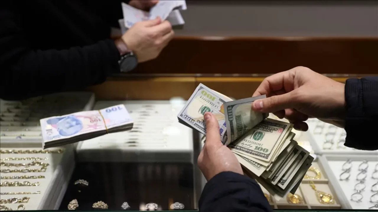 ABD enflasyonunun yüksek gelmesi doları güçlü tutuyor