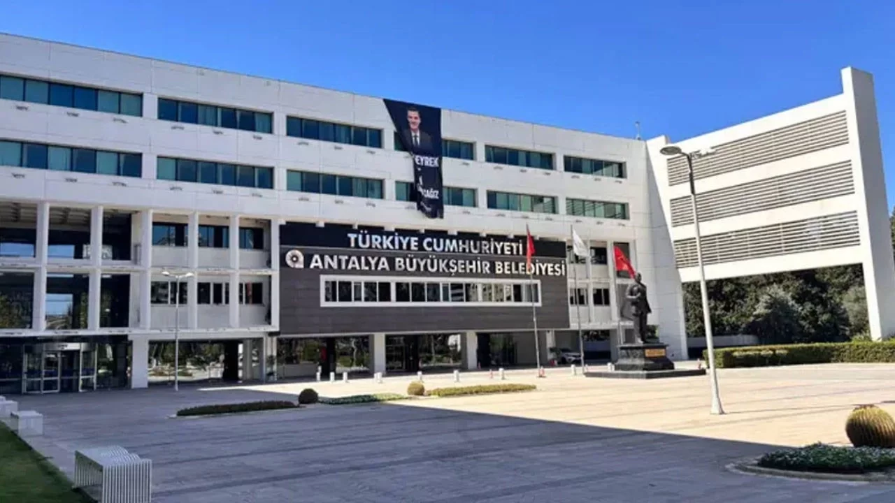 Antalya Büyükşehir Belediyesi'ne operasyon: 25 gözaltı