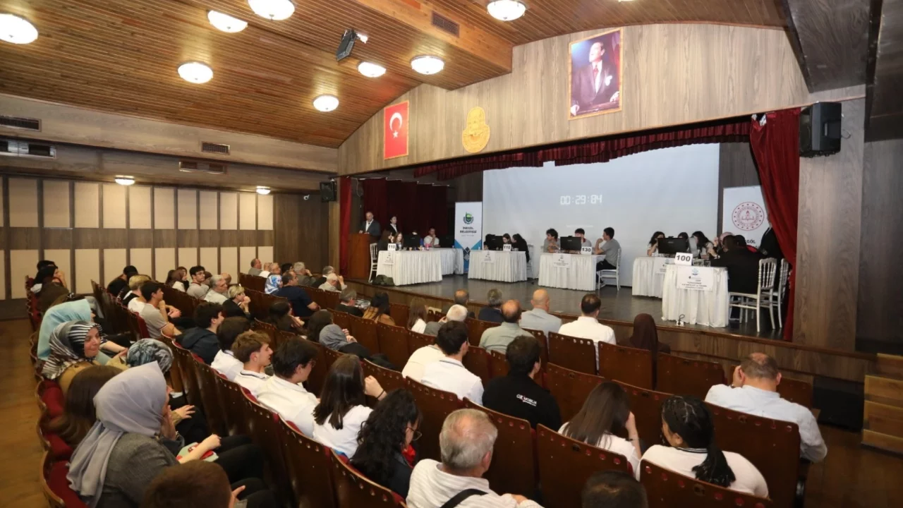 Liseliler İnegöl bilgisiyle yarıştı