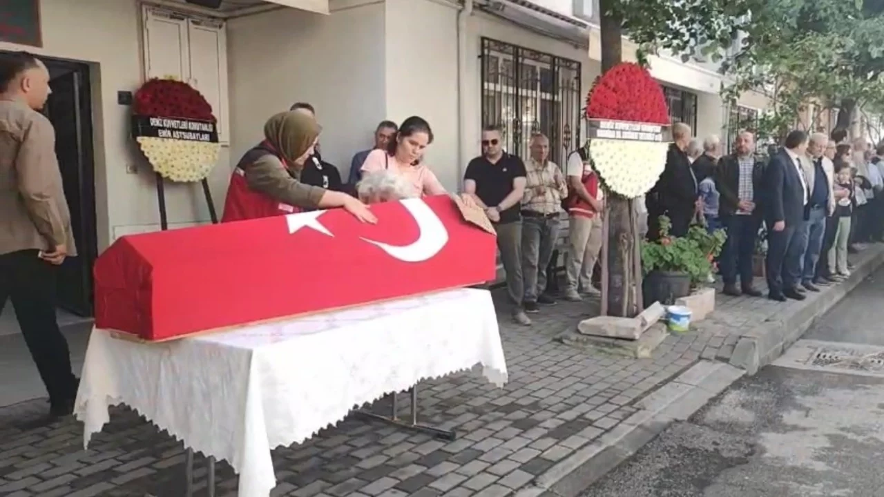 Gemlikli astsubay askeri törenle son yolculuğuna uğurlandı