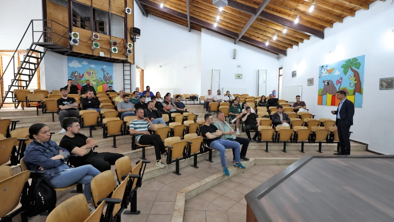 Bursa Büyükşehir'den evcil hayvan işletmelerine eğitim