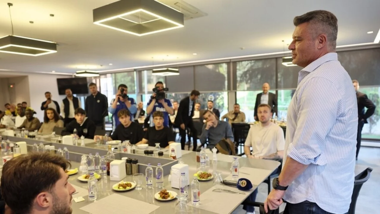 Sadettin Saran, futbolcularla yemekte bir araya geldi