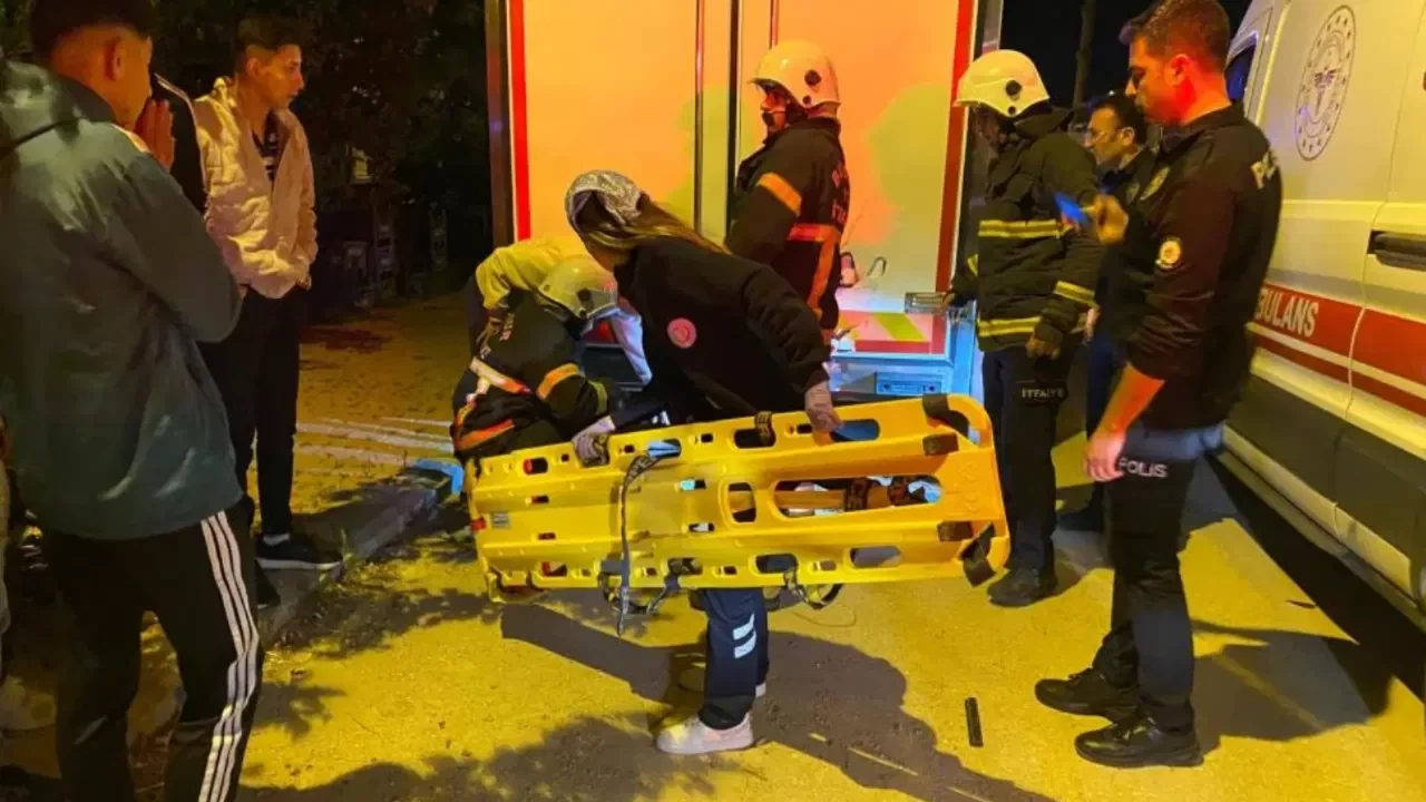 Kontrolden çıkan motosiklet, park halindeki kamyonun altına girdi: 1 ölü