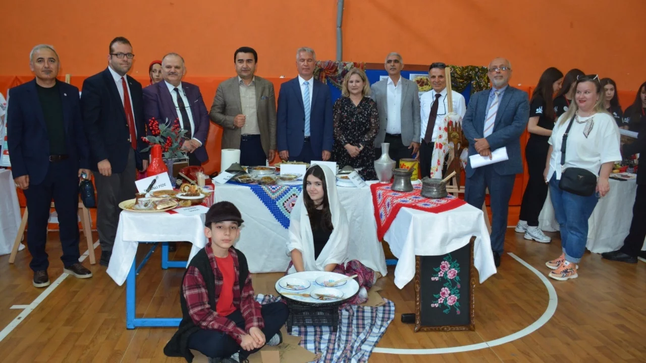 Bursa'da TÜBİTAK 4006 bilim fuarında 20 proje sergilendi