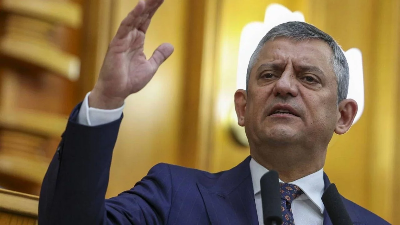 CHP'den WhatsApp hamlesi: Özgür Özel ile Özkan Yalım arasındaki yazışmalar dosyaya kazandırılması...