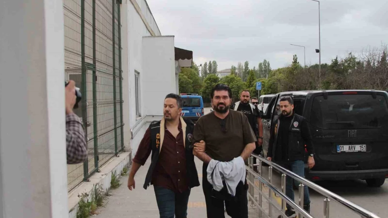 Gözaltına alınan Rasim Ozan Kütahyalı Adana'ya getirildi