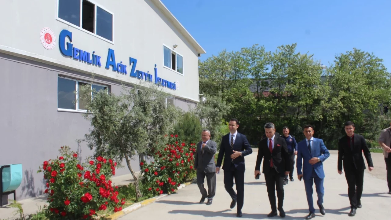 Adalet Bakanlığı heyeti Gemlik Ceza İnfaz Kurumu'nda incelemelerde bulundu